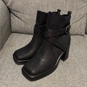 Jellypop Woman’s Eugenia Heeled Ankle Boots Sz 9.5